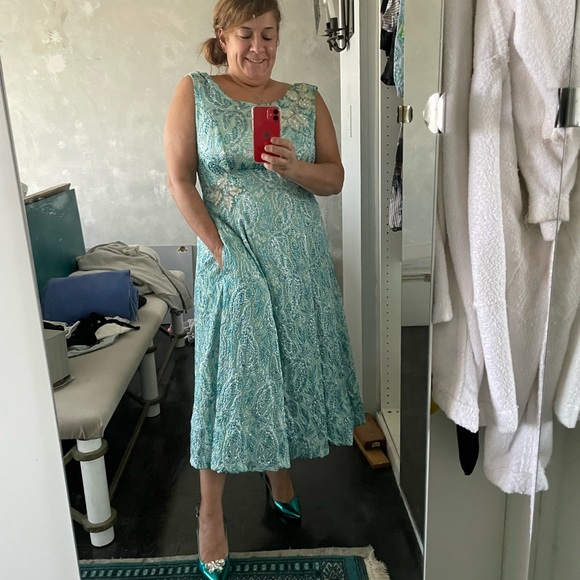 Vintage VOLUP  1950s1960s Brocade tea-length dress. - Picture 2 of 9